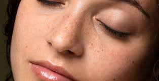 Between Nature and Science: Finding the Right Skincare Path for You